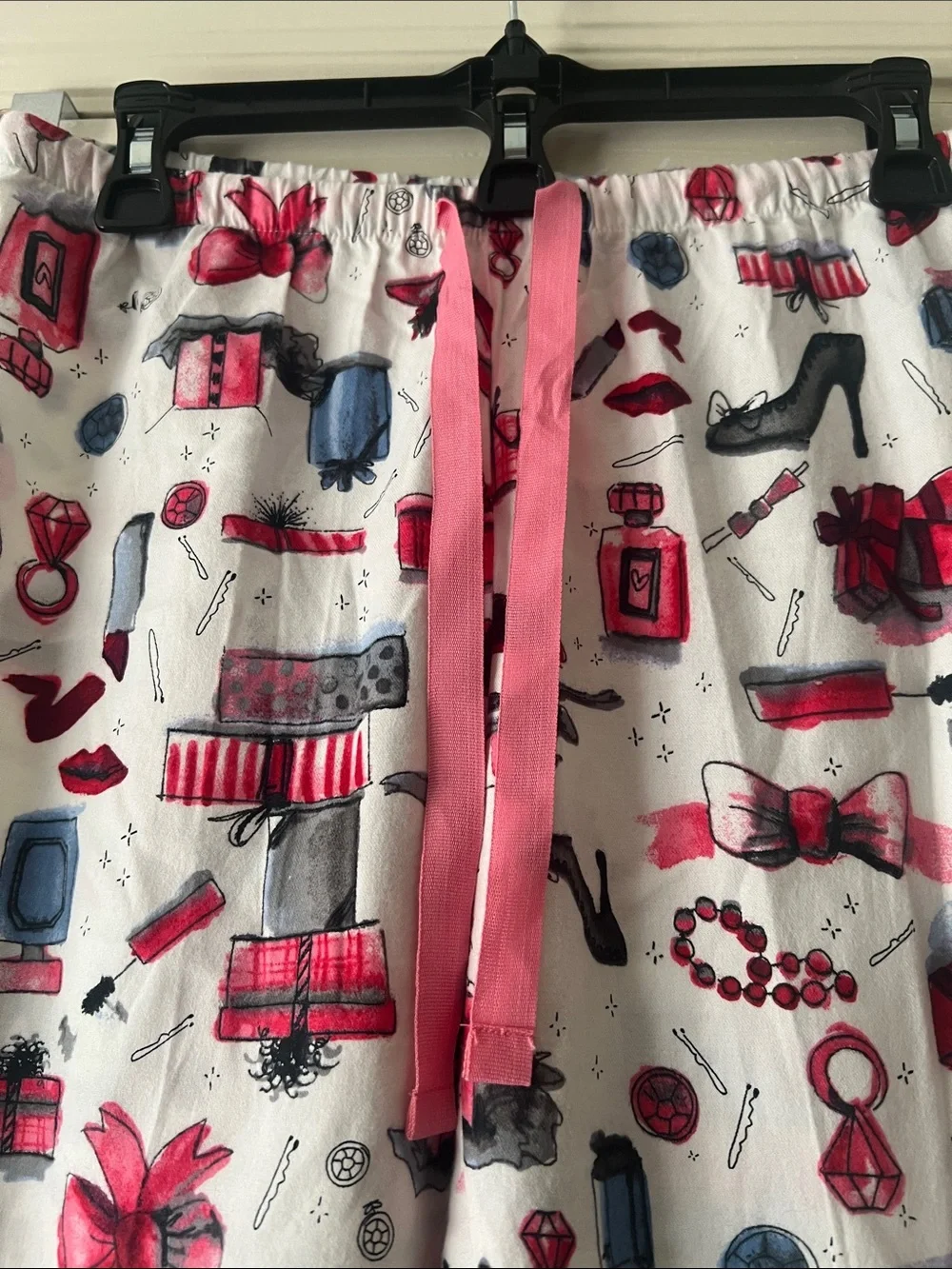 Gilligan & O'Malley White Pajama Pants with Pink & Navy Fashion Print